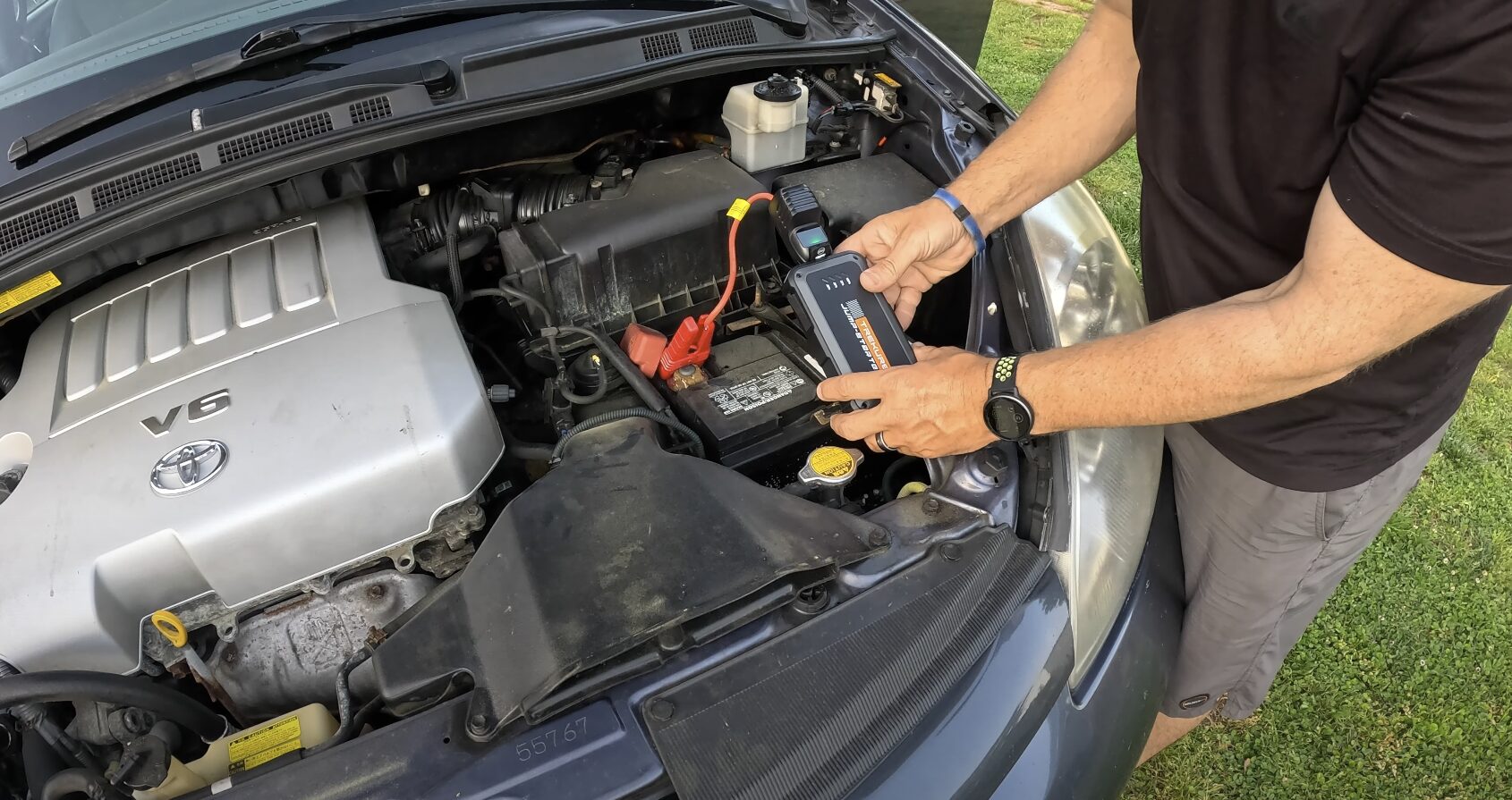 Expert roadside assistance - battery jump start and emergency repairs Professional mechanic providing roadside assistance and battery jump start service